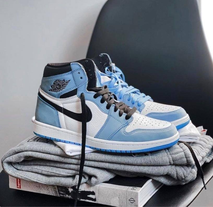 AIR JORDAN RETRO 1 UNIVERSITY BLUE SHOE