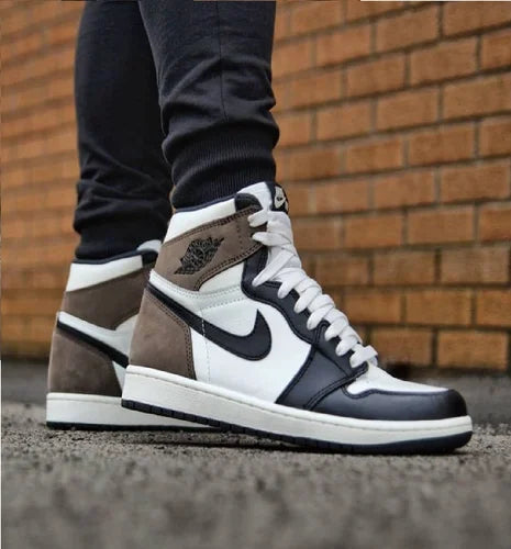 AIR JORDAN RETRO 1 DARK MOCHA SHOE