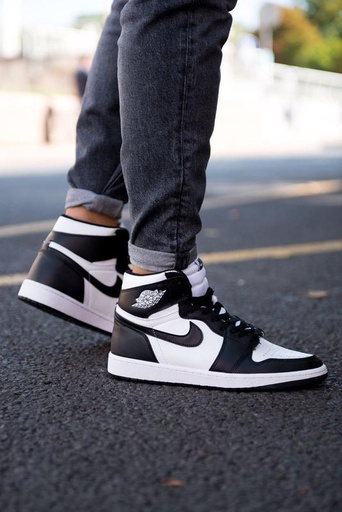 AIR JORDAN RETRO 1  BLACK SHOE