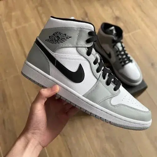 AIR JORDAN RETRO 1 GREY SHOE