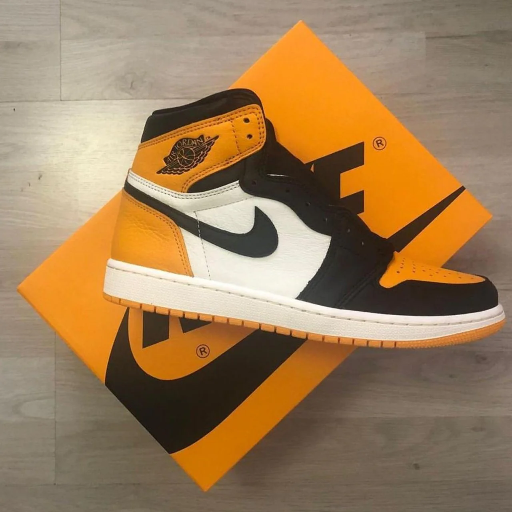 AIR JORDAN RETRO 1 BLACK ORANGE SHOE