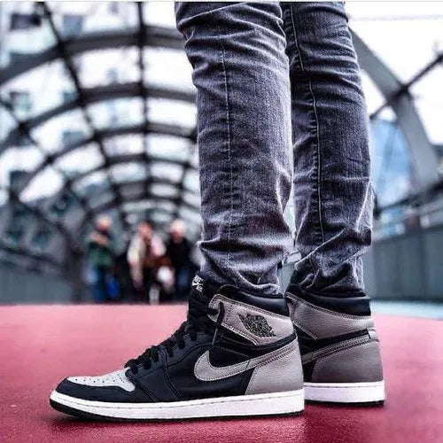 AIR JORDAN RETRO 1 BLACK GREY SHOE