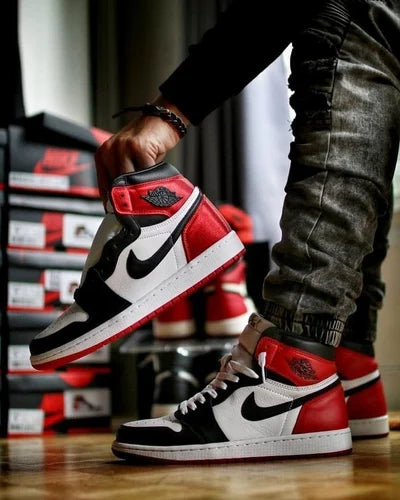 AIR JORDAN RETRO 1 RED BLACK WHITE SHOE